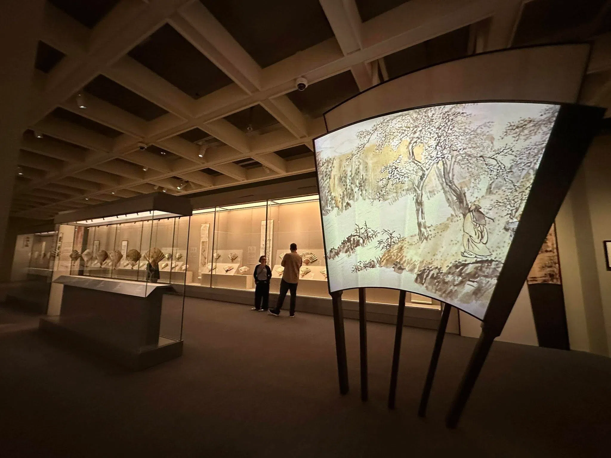 香港艺术馆举行静观楼藏扇精选“难得清风”展览。（黄向京摄）