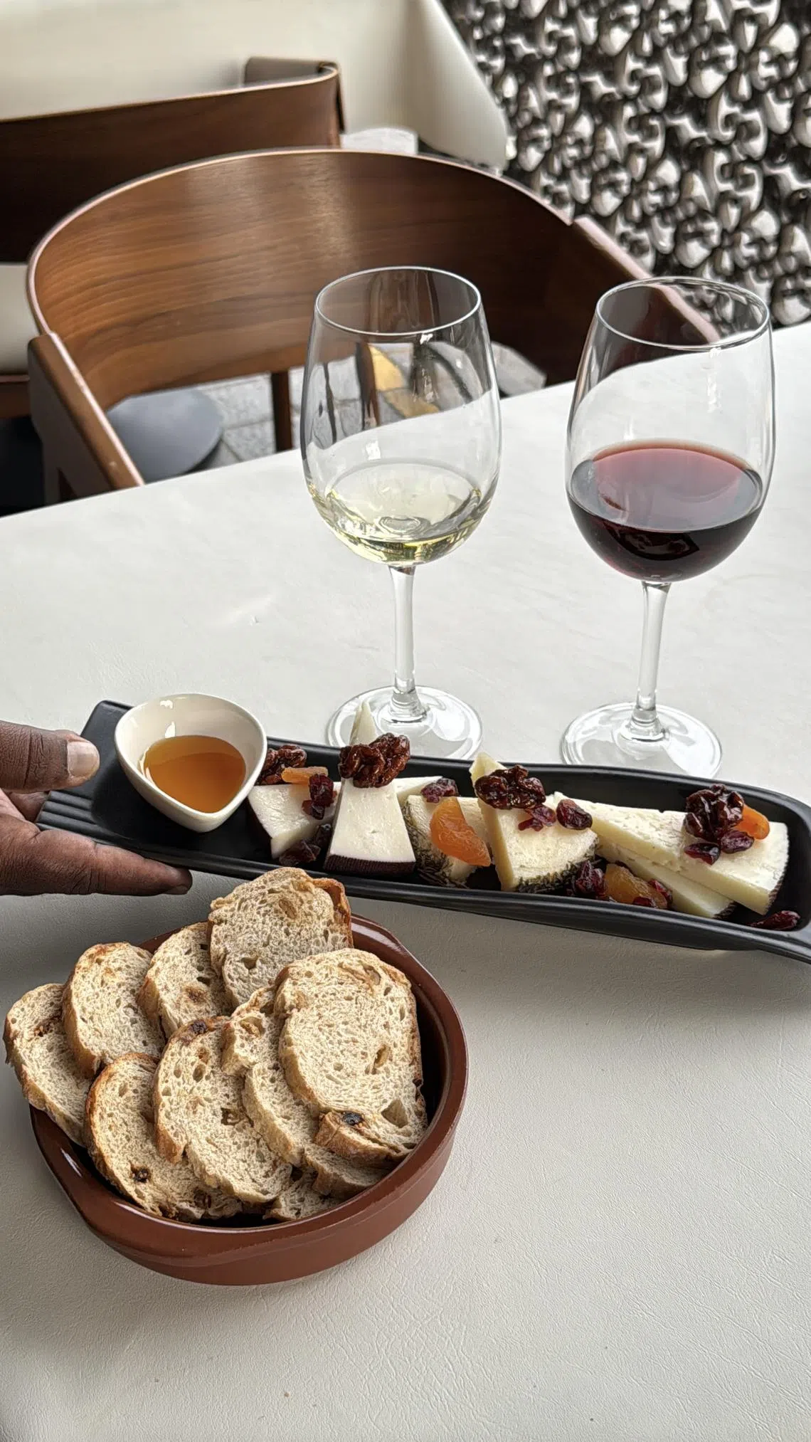 每逢星期一可在两个小时内无限畅饮七款酒。（餐馆提供）