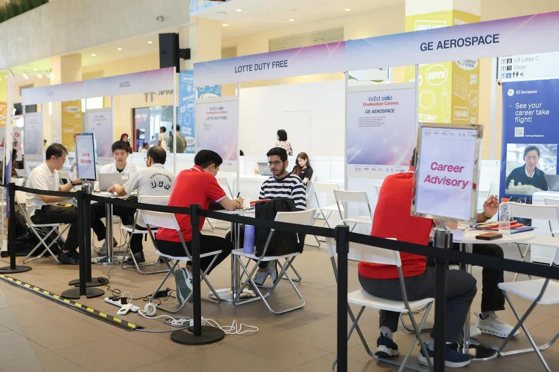 航空职业展为求职者提供一对一职业咨询和专业指导，求职者也能在现场直接面试，更快与雇主对接，提高成功配对的机会。（特约李姿仪摄）