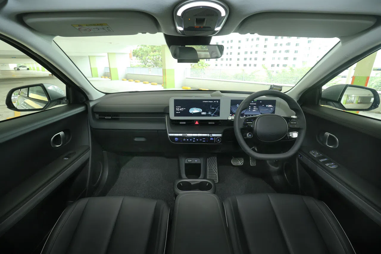 Ioniq 5空间设计简洁明了，配备两个12.3英寸屏幕。（邬福梁摄）