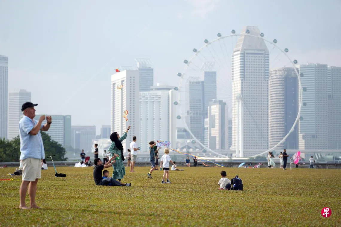国会】前进党建议将11天公共假期增加到14天并立法实现“离线权” | 联合早报