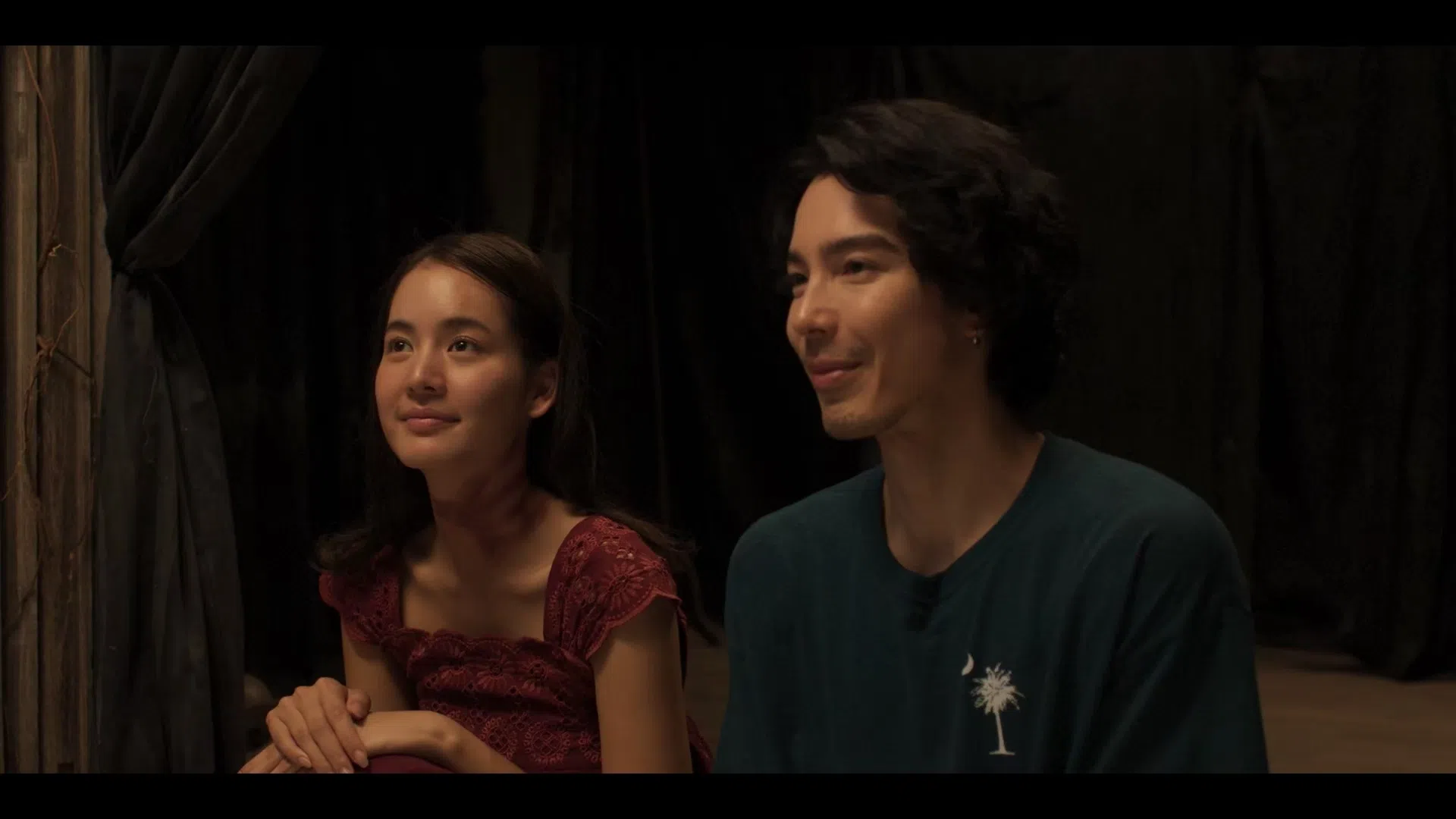 由新生代泰星Bow（左）和Gee主演的恐怖喜剧片《我的鬼情人》在泰国开出好票房，也让一对演员人气再飙升。（嘉华院线提供）