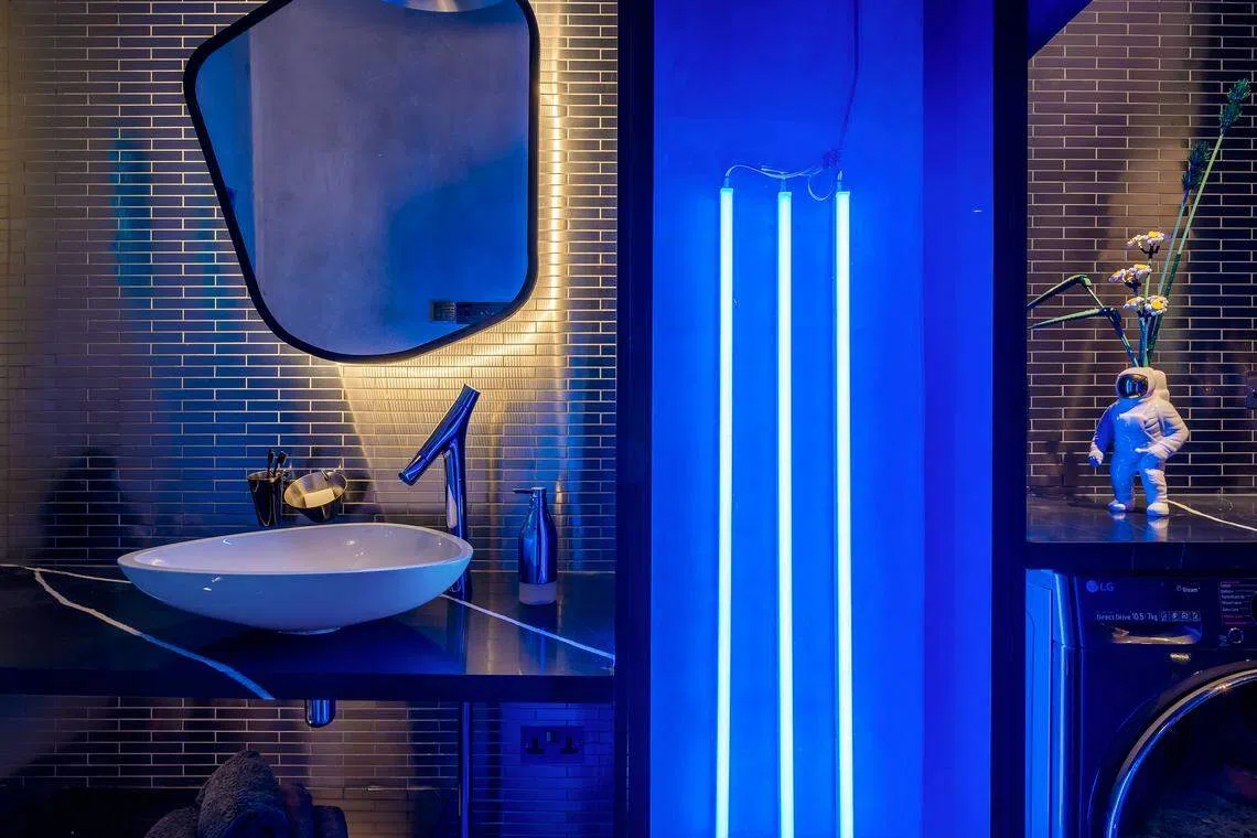 浴室设计有太空元素。（Aaron Pong提供）