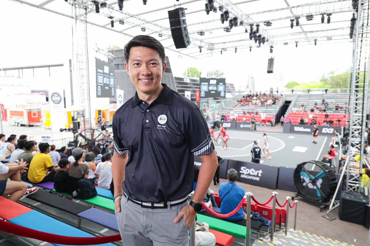 陈立生说，短视频制作以外，还有10名南洋理工学院学生跟随新加坡体育城主要负责运营活动的团队提供支援。（李冠卫摄）