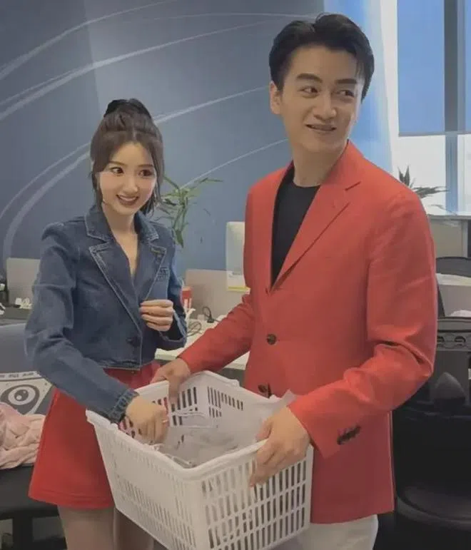 陈晓（右）和毛晓彤被传关系微妙。（互联网）