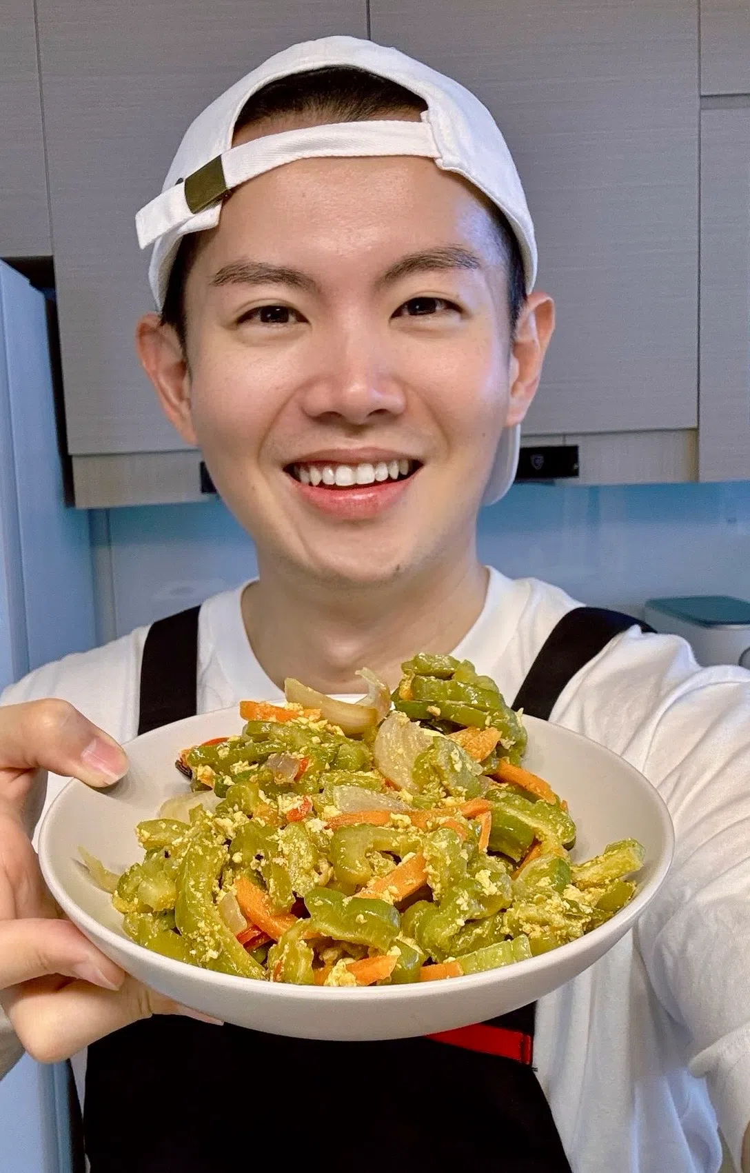 张承尧自认是“做菜小白”，于是趁着电台庆生企划给自己下战书，连续23天每天煮一道菜。（受访者提供）