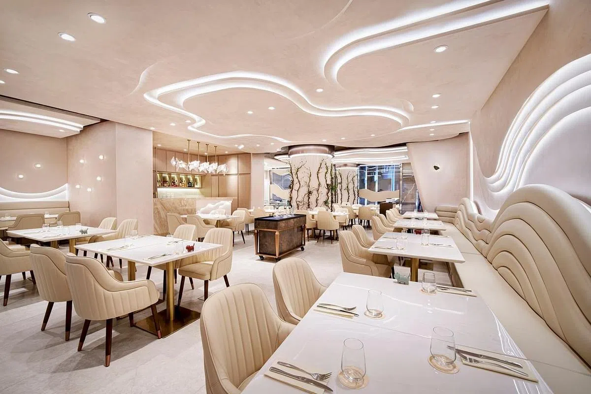 Path的室内曲线设计，引领食客探掘自己的美食旅程。