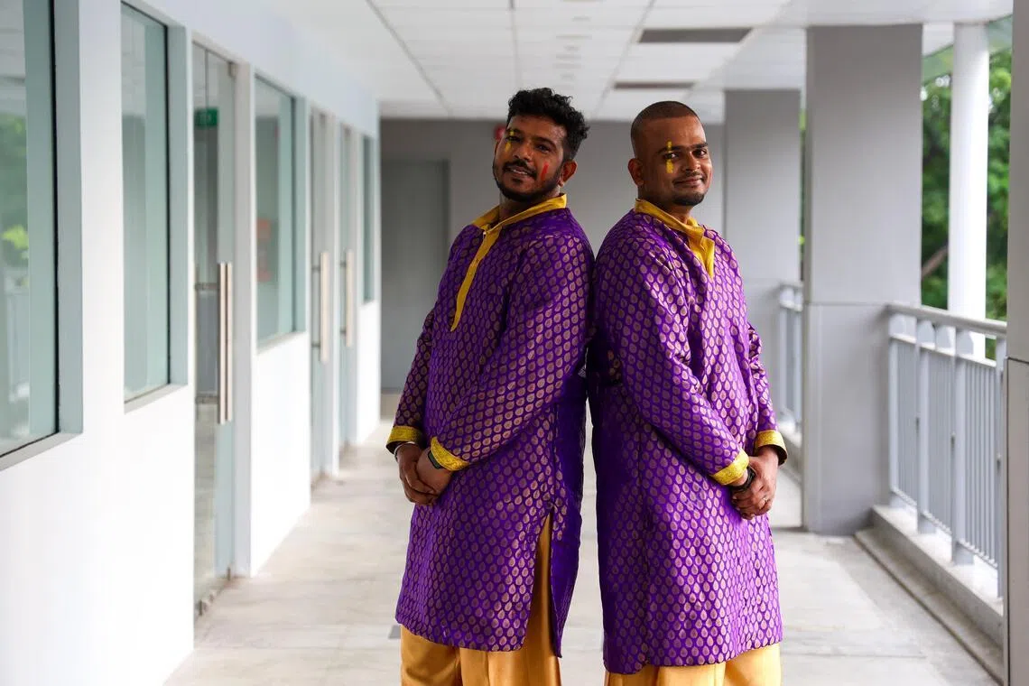 印度客工马诺伦金（右）和苏宾拉尔首次参与妆艺，是第四幕以屠妖节为主题的表演者。（林明顺摄）