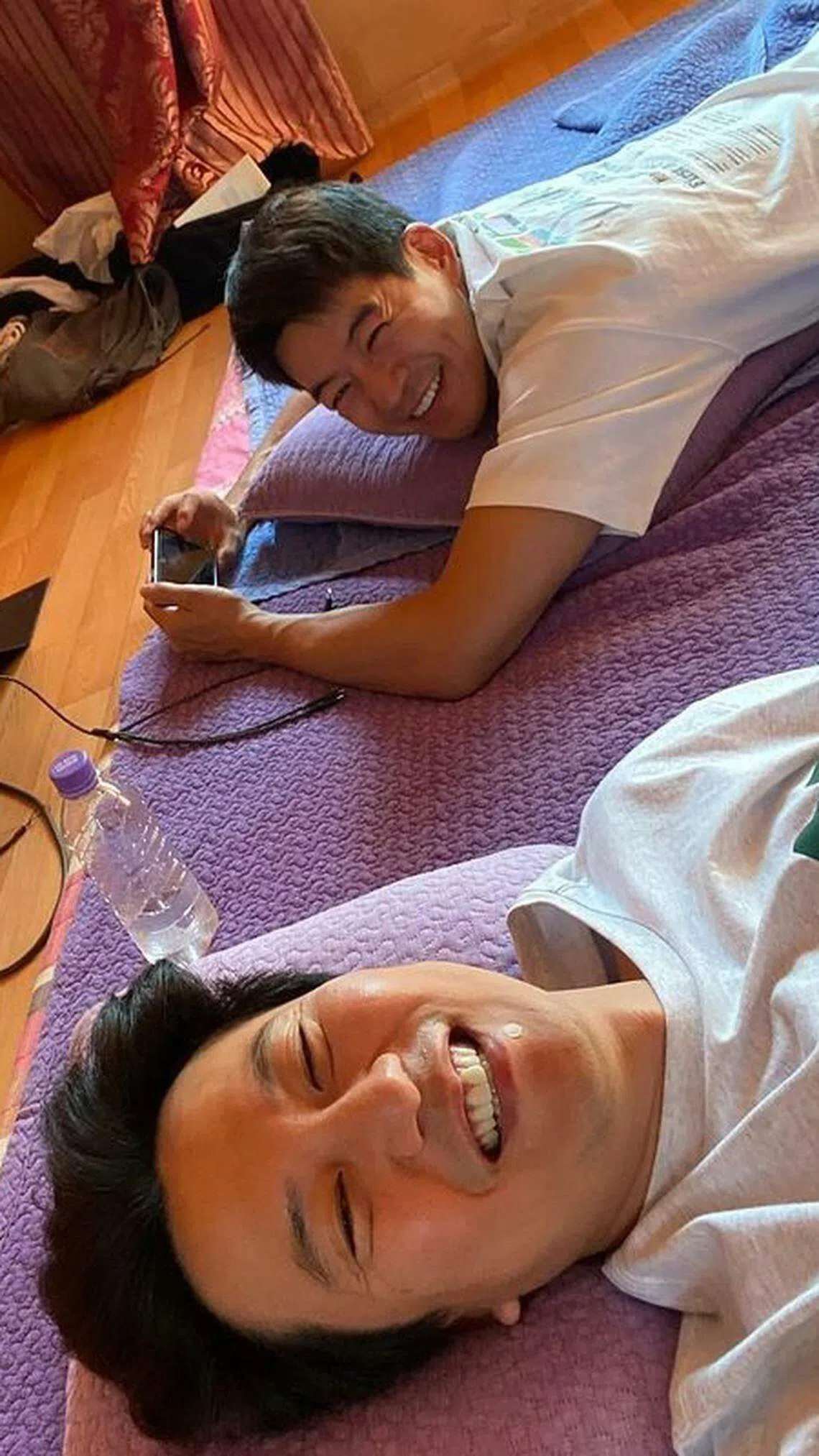 金南佶（下）比李相仑大一岁，两人相处如兄弟般融洽。（取自金南佶IG）