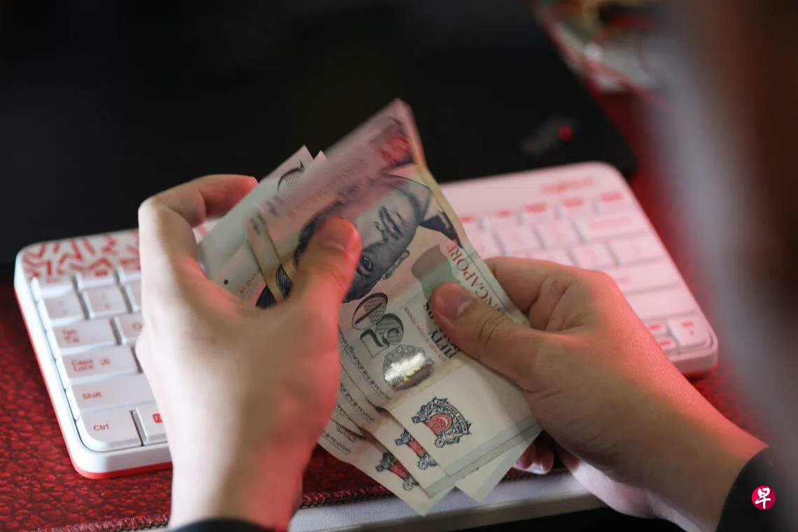 5月13日起携带2万元等值现金出入境改电子申报| 联合早报