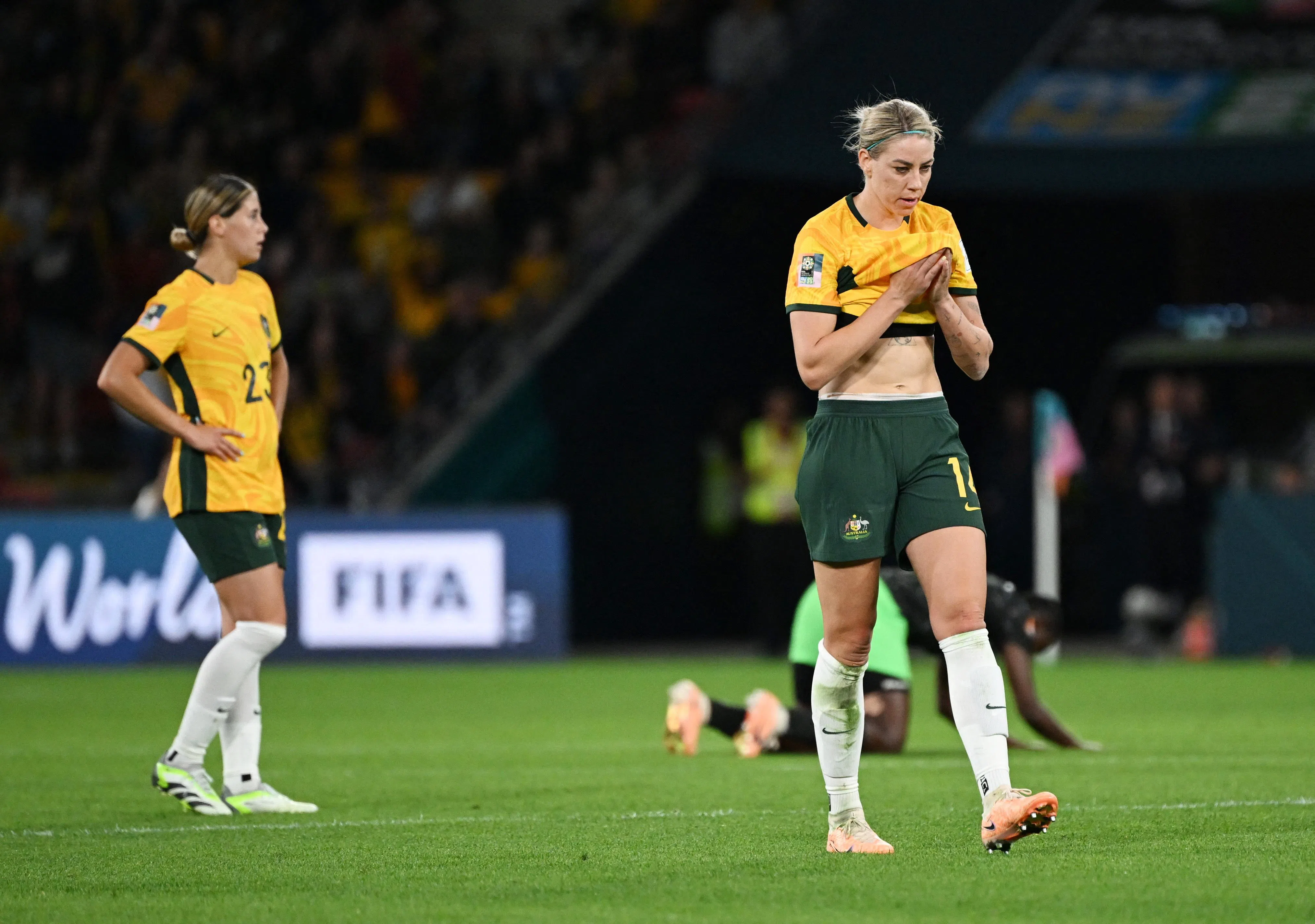 意外败给尼日利亚后，澳洲球员难掩沮丧之情。（路透社）