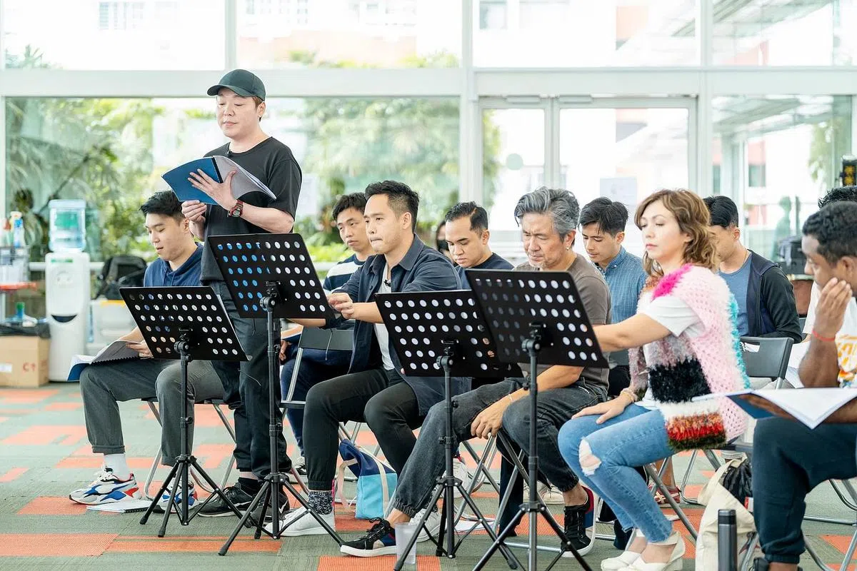 陈瑞彪（站立者）将和许多优秀男演员一同参演此剧。（Aiwei与SRT提供照片）