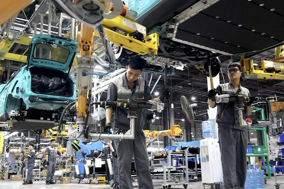 VinFast从2022年开始，放弃燃油车，全面生产电动汽车。图为企业位于海防的生产基地。（严宣融摄）