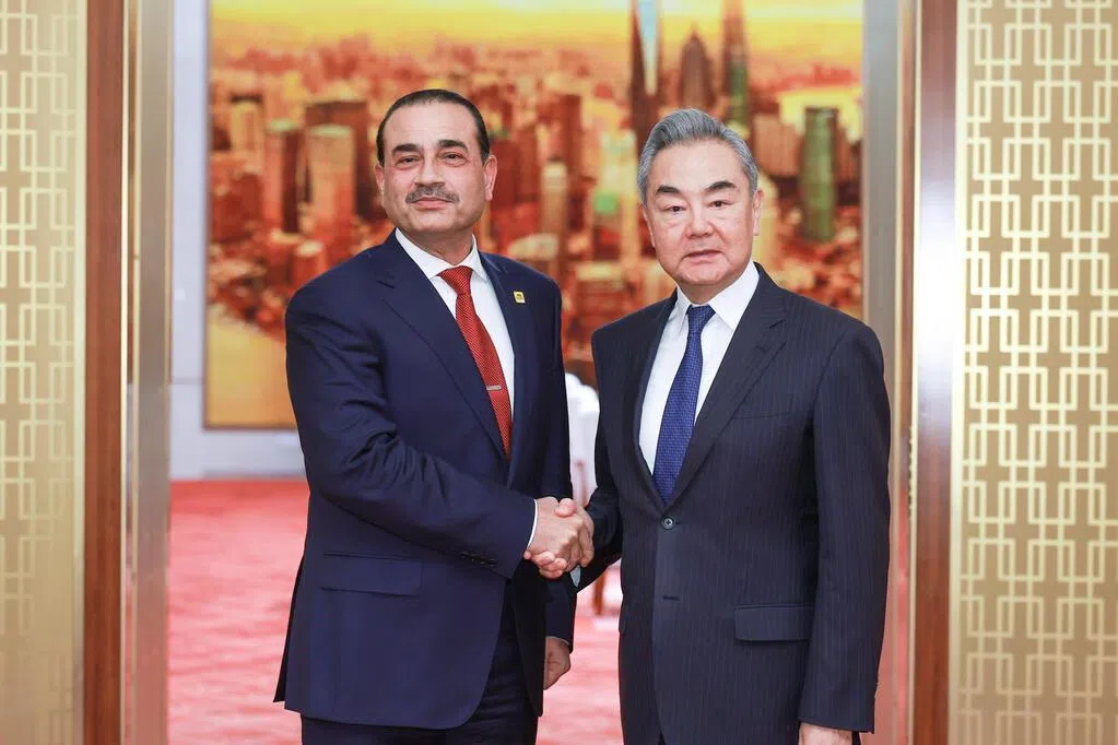 中国外交部长王毅与访华的巴基斯坦国防军司令兼陆军参谋长穆尼尔会面时说，正在美国与伊朗之间展开斡旋的巴基斯坦，是“值得各方信任的合格斡旋方”。