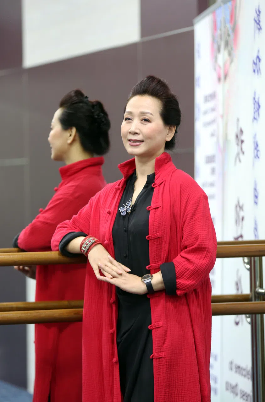 知名戏曲导演张莉，近期受聘为三江梨园社戏曲艺术顾问。（档案照）