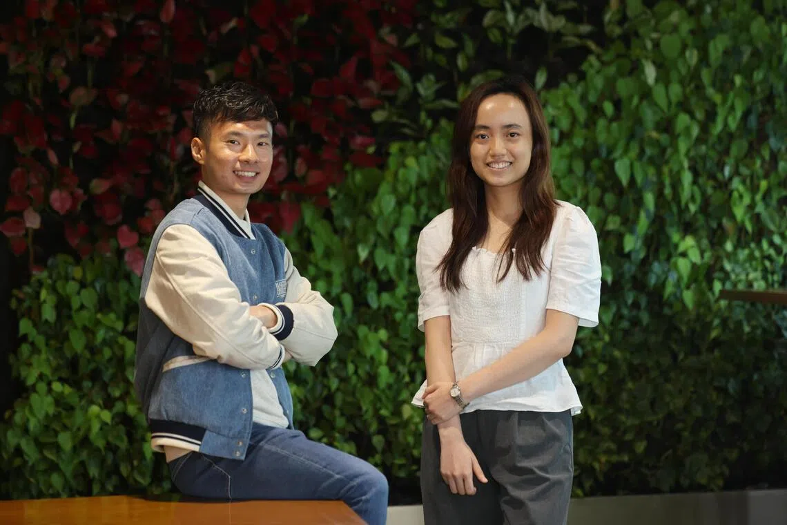 郭永匡（左）和郑丽玲指出，尽管目前尚未发现成功冒充公积金局职员的案例，小组仍保持高度警惕。（梁麒麟摄）