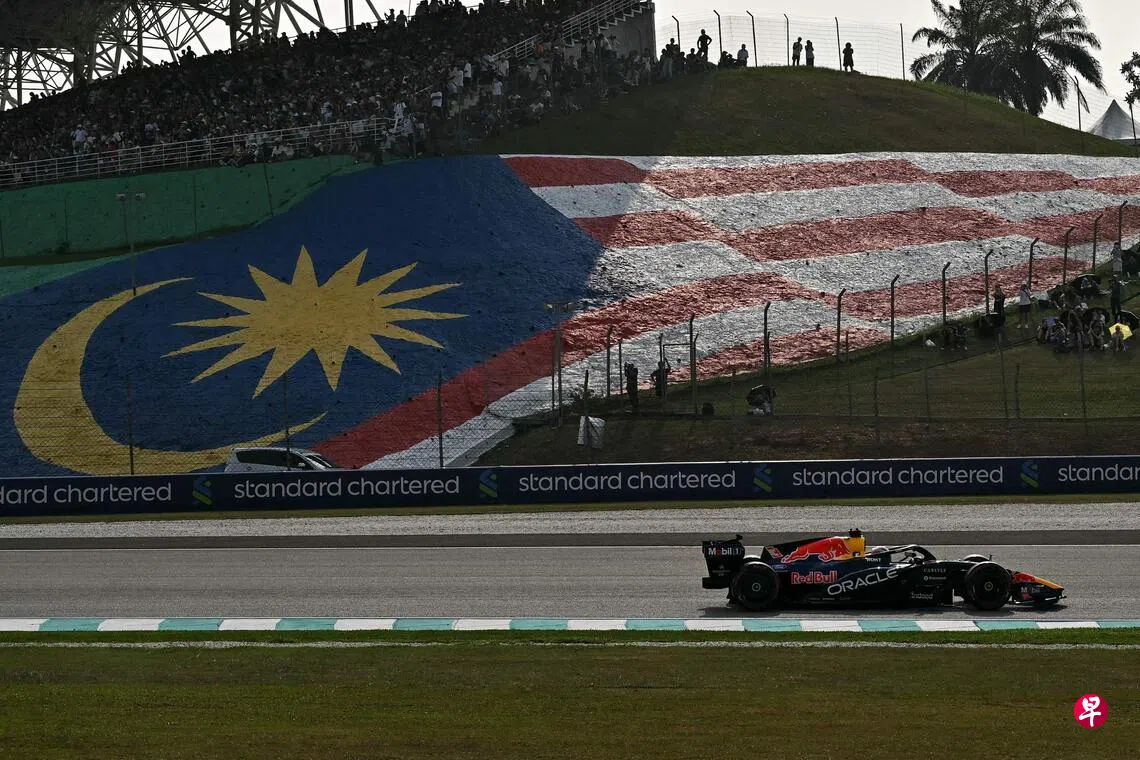 马来西亚巴林F1大奖赛 维斯塔潘力压哈密尔顿收赛季首杆