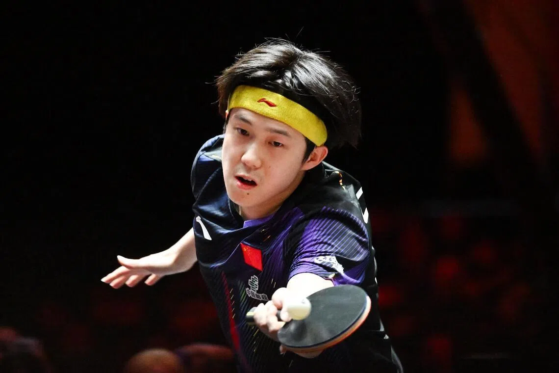 乒乓球世界第一男单王楚钦也意外不敌日本选手松岛辉空，止步八强。（档案照片）