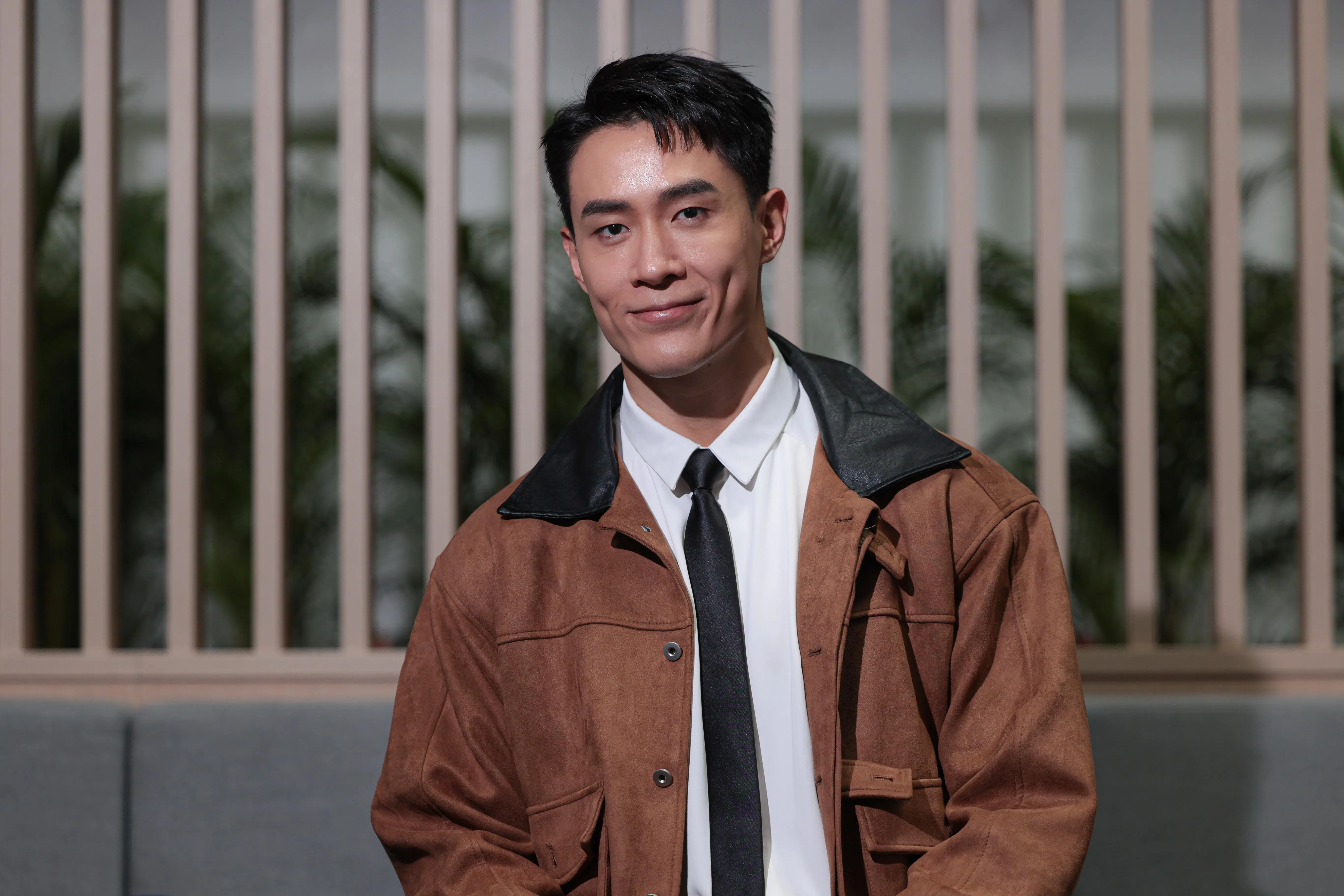 邓伟德透过观看华语剧、聆听华语歌曲来提升语感。（李冠卫摄）