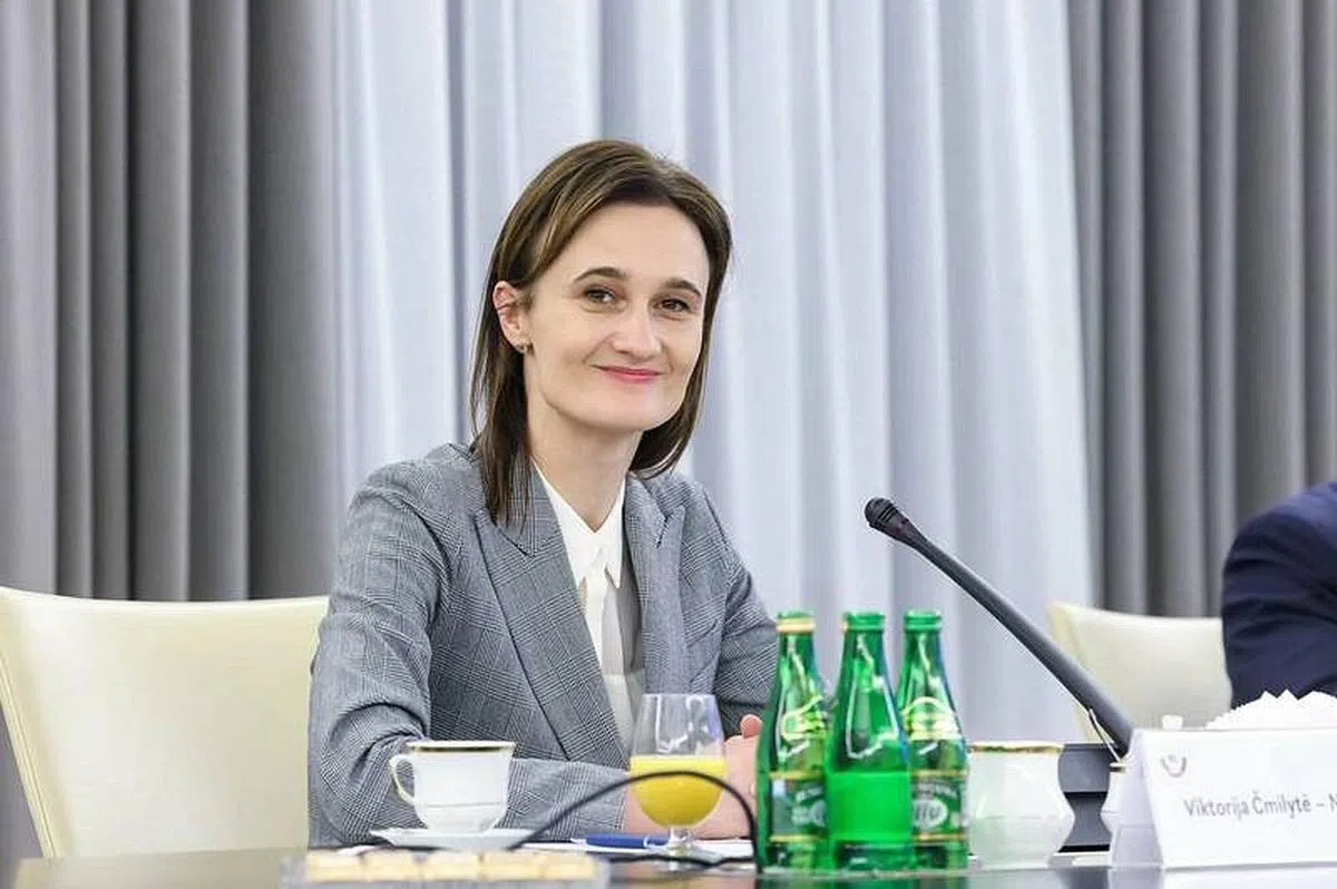 立陶宛国会议长希米利特今天称，她不同意总统瑙塞达的说法，并反问它为何在中国大陆施压后才批评允许设立“驻立陶宛台湾代表处”的决定。（希米利特推特） 