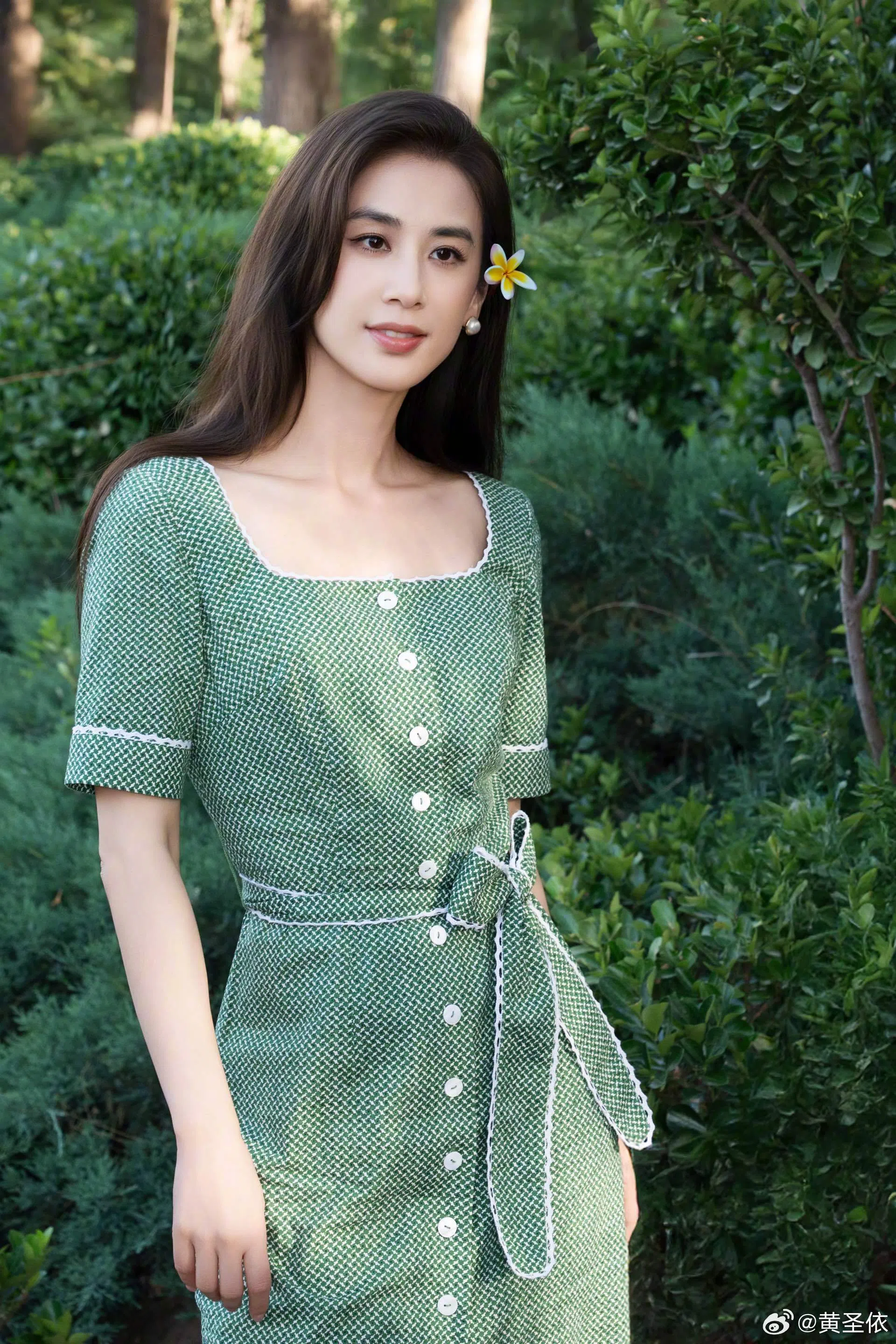 黄圣依被周星驰捧红后，与他所投资的公司对簿公堂。（取自黄圣依微博）