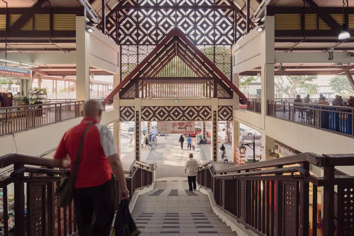 芽笼士乃熟食中心的气派入口处，灵感来自传统马来屋。（古国杰摄）