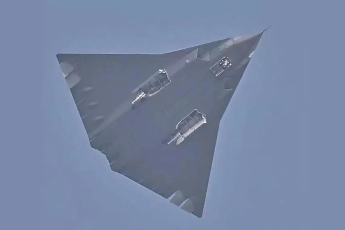 “歼36”去年底首次被拍到在成都上空试飞。（互联网）