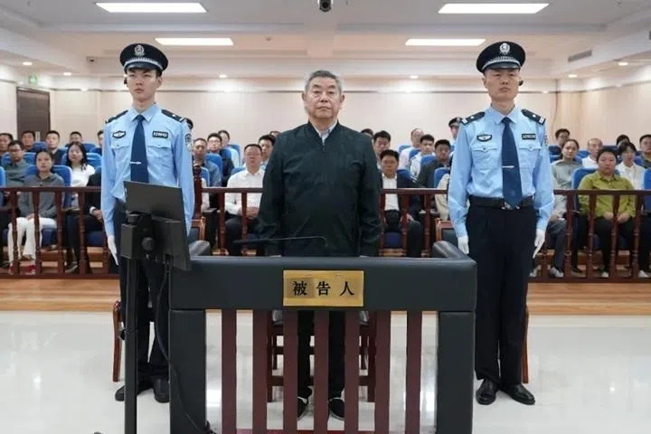 涉受贿逾亿人民币 中海油原副总袁光宇被判死缓