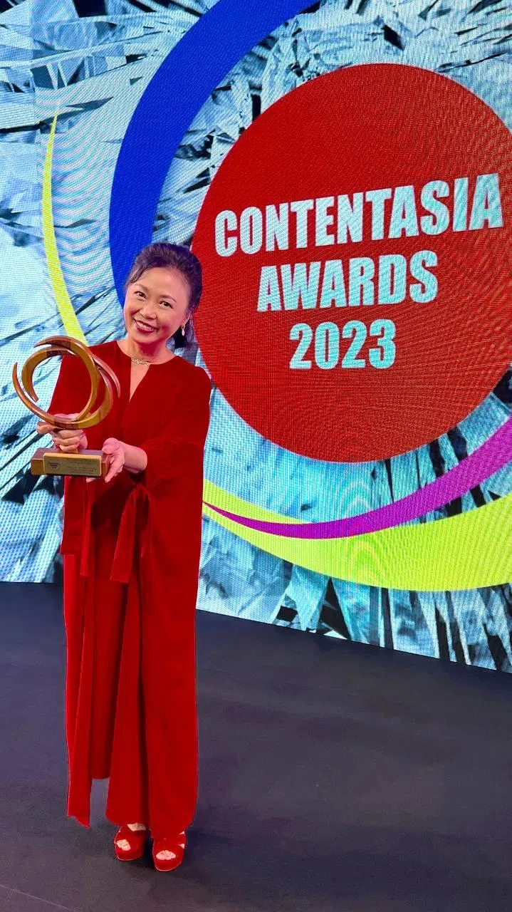 向云自“红星大奖2023”后，再次凭《你的世界我们懂》里的角色获得女配角奖。（新艺经纪提供）