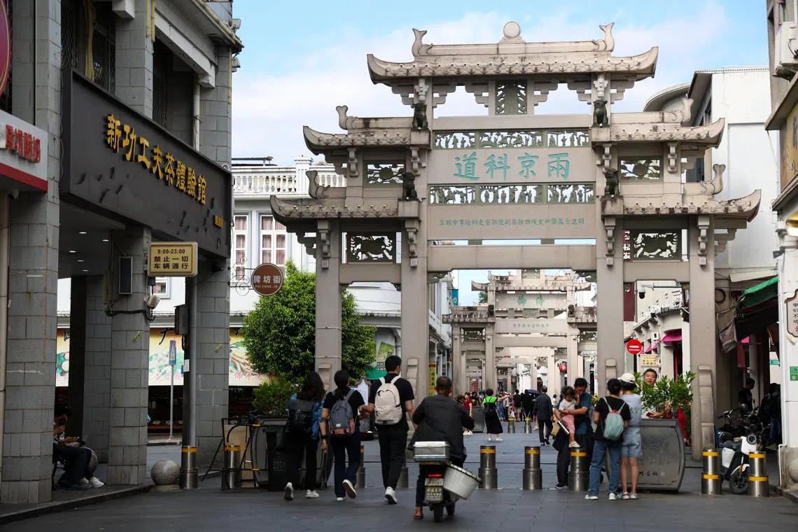  潮州牌坊街诉说着历史上众多潮州英杰的丰功伟绩。（林明顺摄）