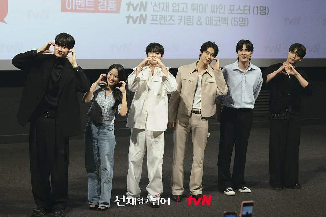 《背着善宰跑》的主要演员5月28日出席大结局观影会。（取自tvN IG）