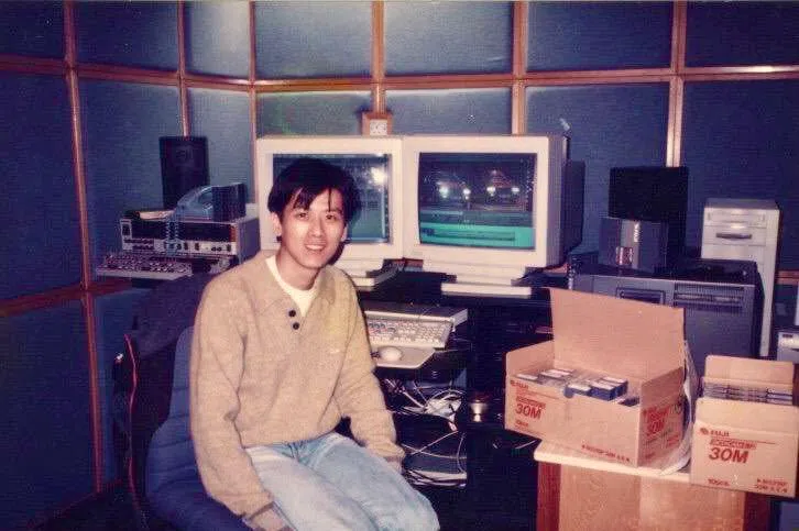 周伟堂当年在电视台当剪辑师。（受访者提供）