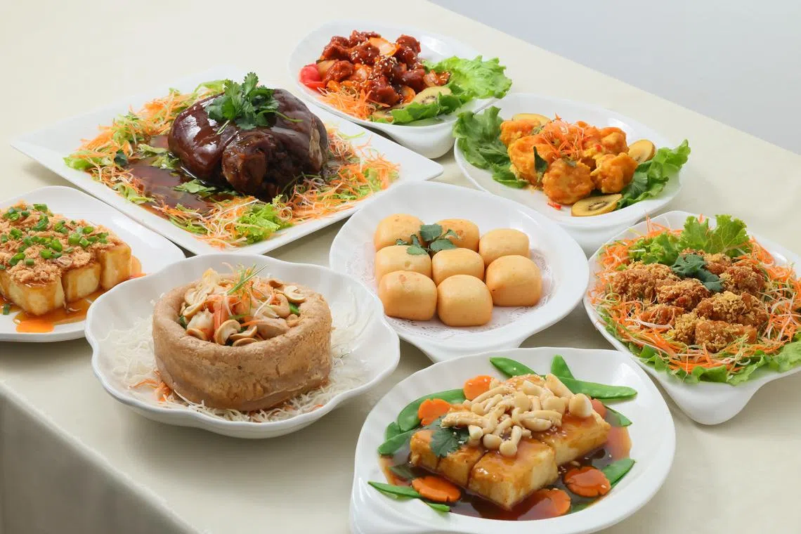 泰板招牌菜都是一些暖心的家庭式煮炒。（龙国雄摄）