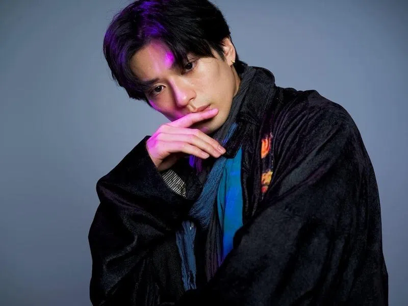 26岁的新田真剑佑被誉为日本新生代型男演员。（互联网）