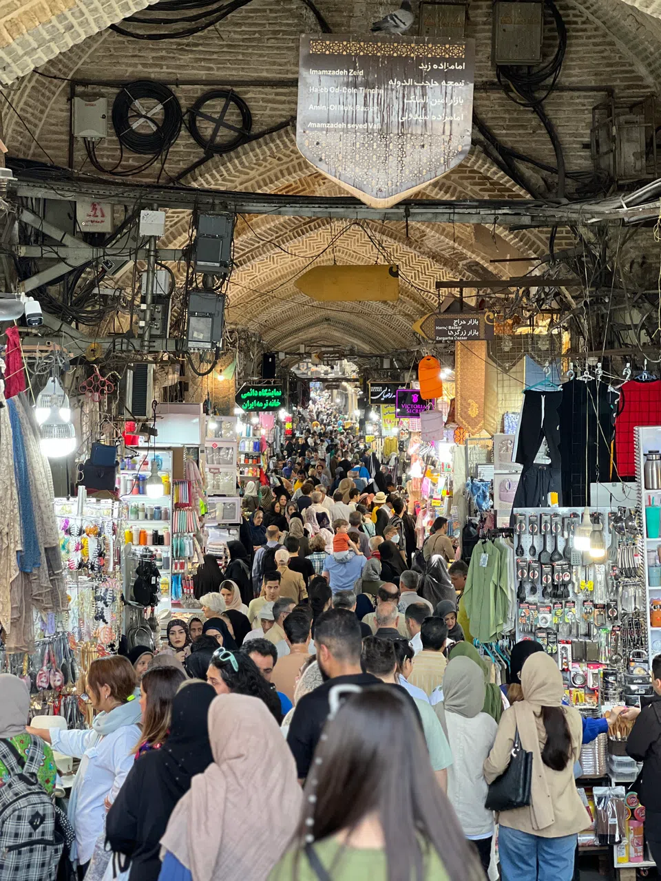 逛巴扎绝对是不容错过的伊朗旅游体验。（叶孝忠摄）