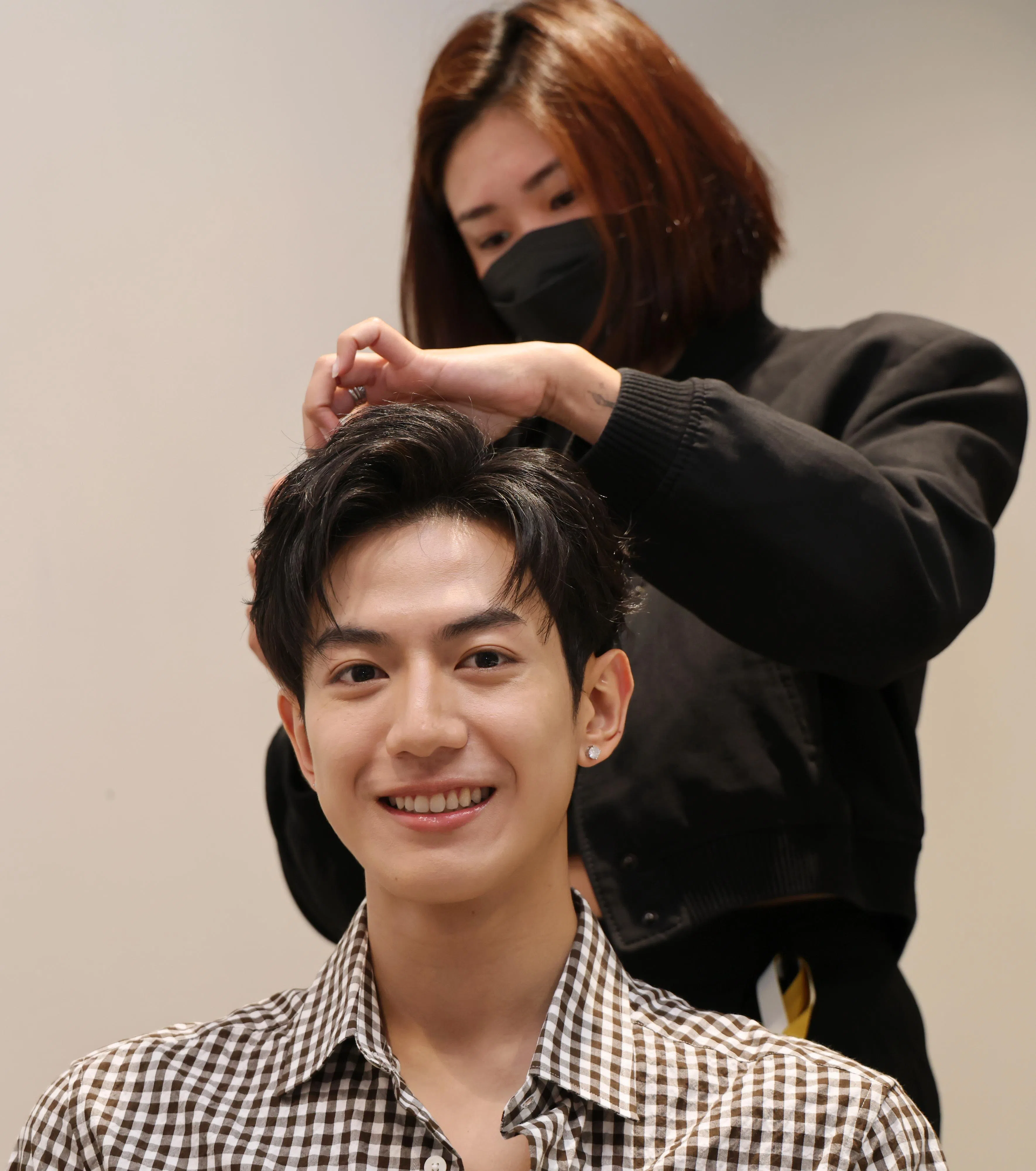 高颜值的陈业文在拍摄前一天通过“少盐少水”的饮食消除水肿。（梁麒麟）