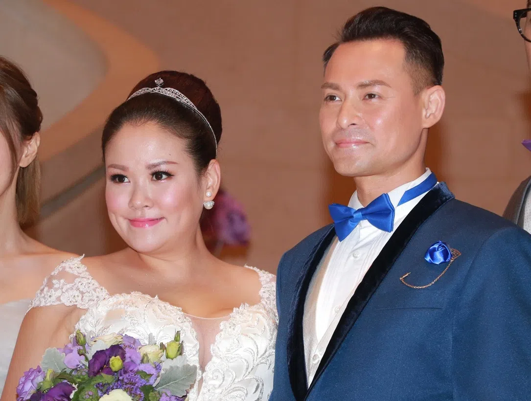 海俊杰2017年与太太莫家慈补摆喜酒。（互联网）