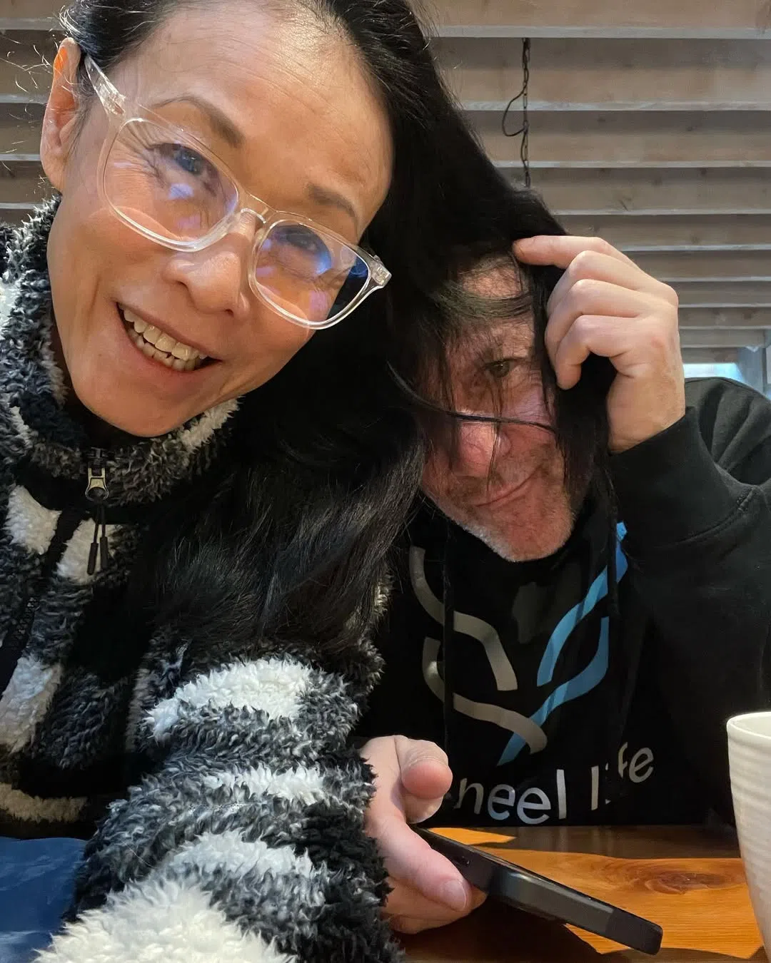 陈琼华（左）不时与洋男友Dickinson于社媒分享怪趣合照。（取自陈琼华IG）