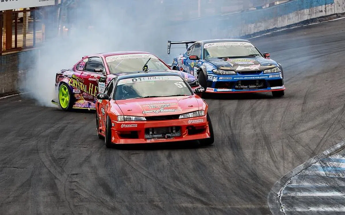 《飘移王》展现赛车手高超的飘移技术。（片商提供）