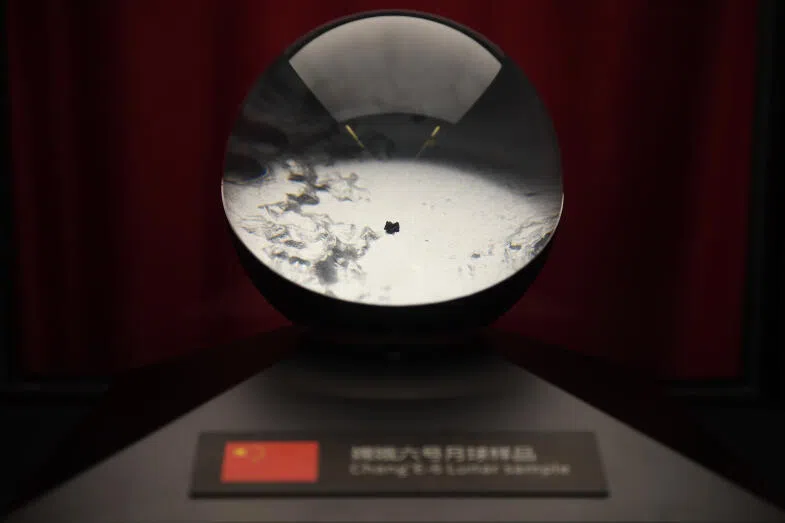 中国向联合国捐赠嫦娥六号月壤样品
