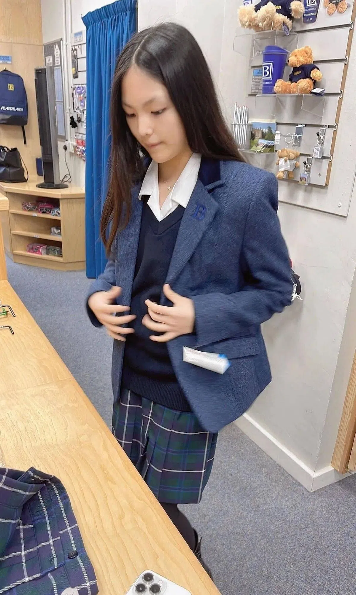 导演王岳伦和前妻李湘的女儿王诗龄目前在有“公主母校”之称的博奈顿女校就读。
