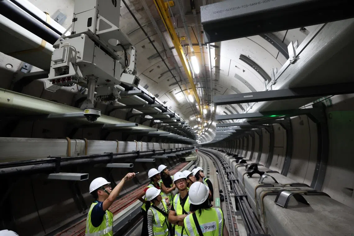 能源市场管理局自2025年起推进电网扩建。除了兴建新的变电站，及增设输电缆，当局也将研究大幅扩展电缆隧道网络（图），目标是把总长度从目前约50公里增至三倍以上。（档案照片）