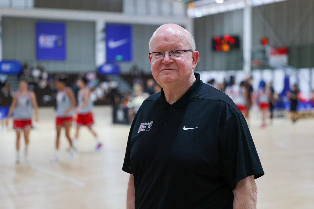 世界篮球教练总会主席汉特认为，本届训练营举办得非常成功，营员们不仅提升了篮球技能，还收获了宝贵的友谊。（张俊杰摄）