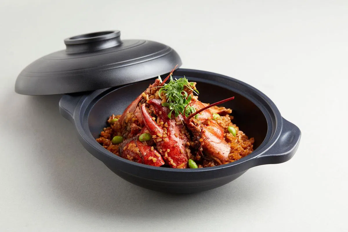 香脆龙虾焖饭是主厨的意外“发明”。