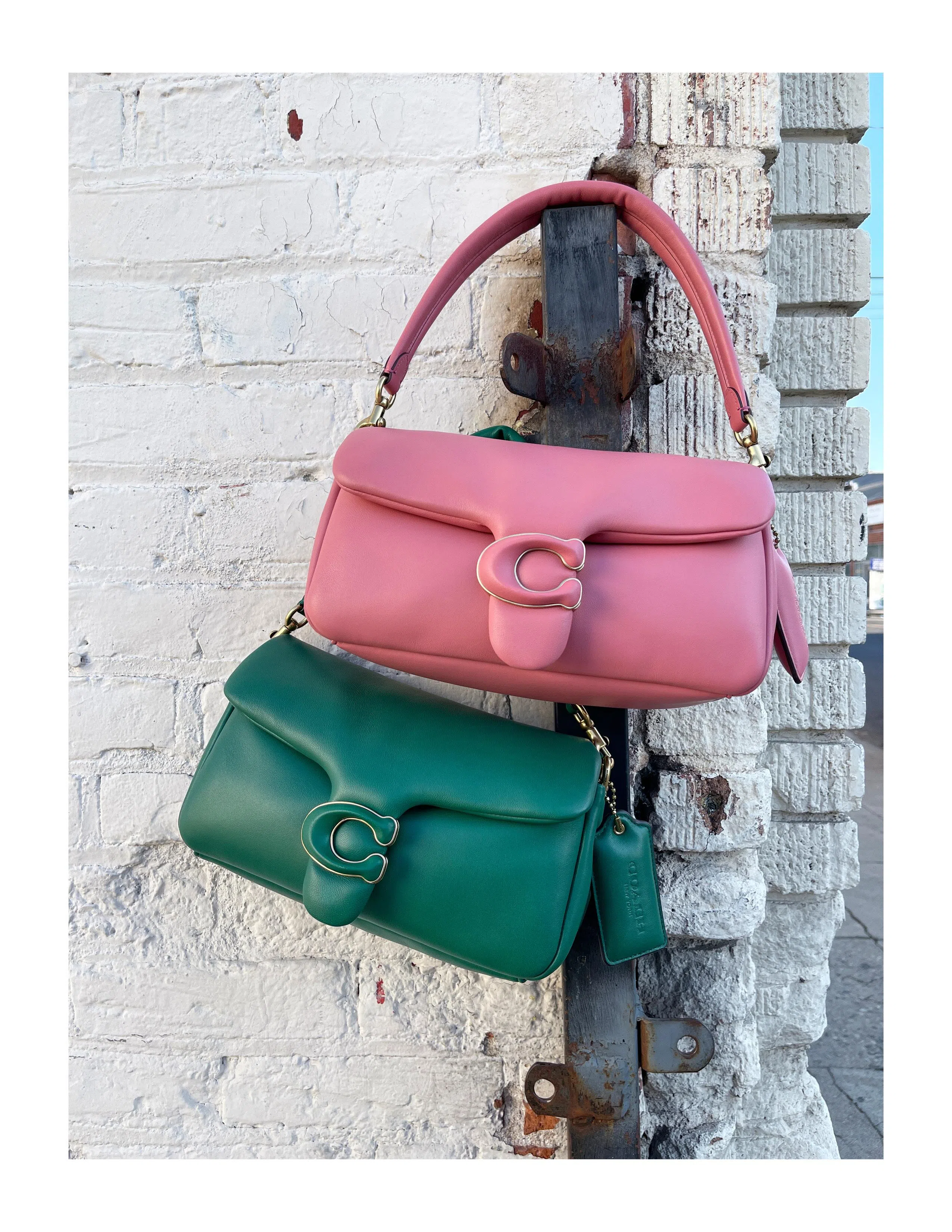 蔻驰的Tabby系列包包，成功吸引了许多Z世代和千禧一代消费者，带动Tapestry Inc的业绩跑赢大盘。（蔻驰照片）