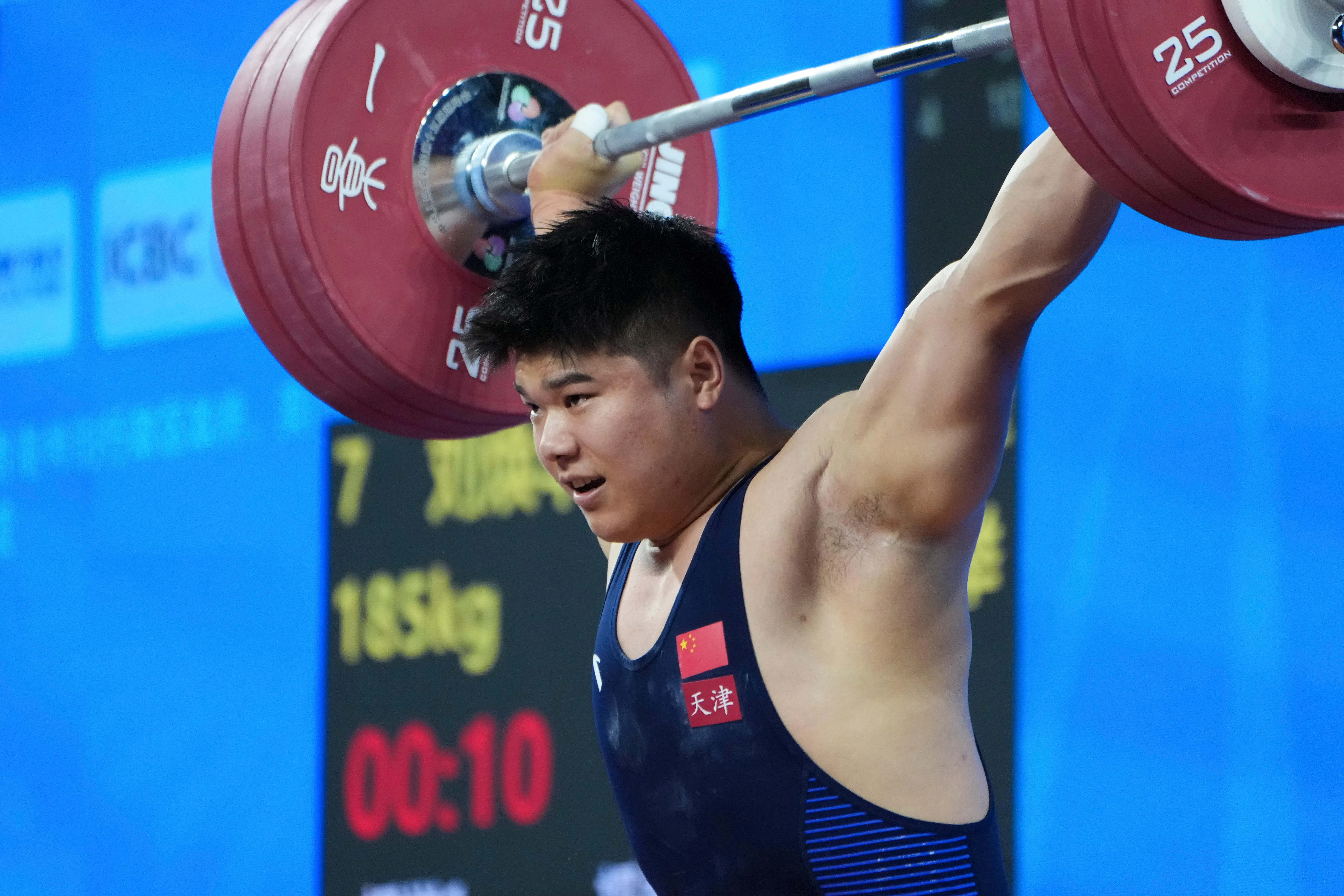 刘焕华在全运会以打破世界纪录之姿轻松摘下男子102公斤级金牌。（新华社）