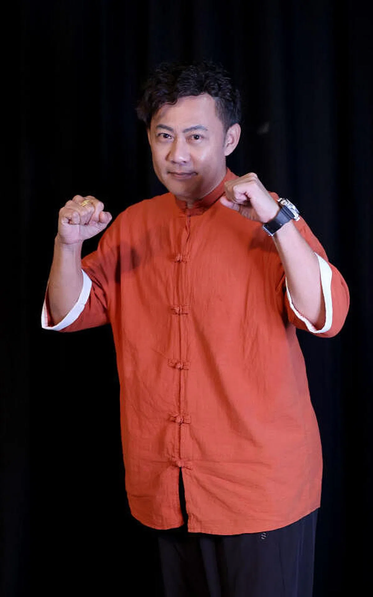 对于新年的愿望，姚彣隆表示希望全家人身体健康和事业顺利。（档案照） 