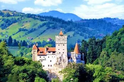 位于中世纪古城布拉索夫的布兰城堡，被称为“德古拉（吸血鬼）城堡”。（许月英摄）