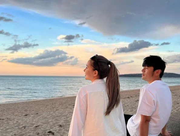 周杰伦（右）与昆凌婚后育有3名儿女。（互联网）