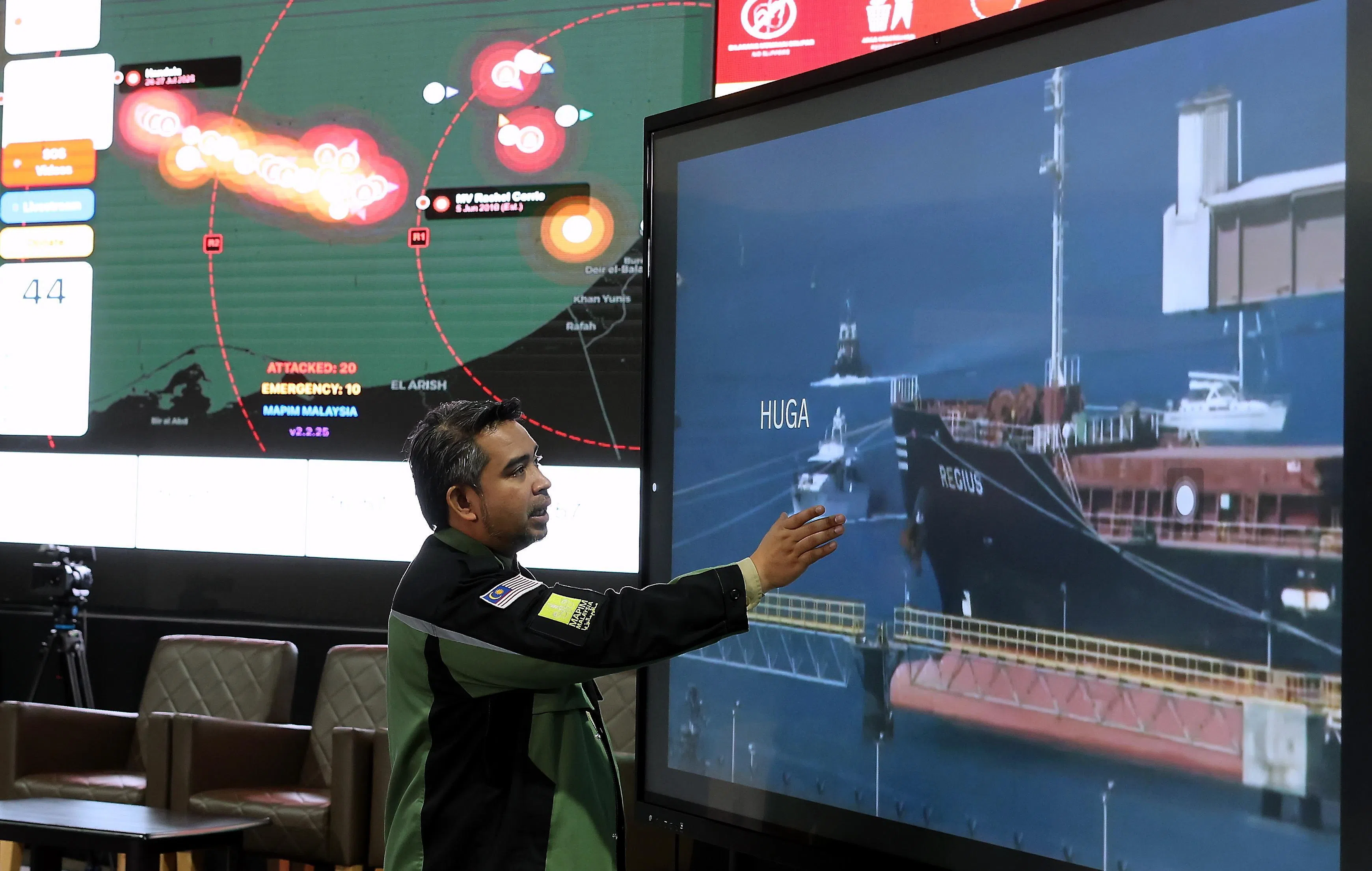 Sumud Nusantara指挥中心总监阿末沙尼星期四（10月2日）召开记者会，汇报“全球坚韧船队”的情况。（马新社）